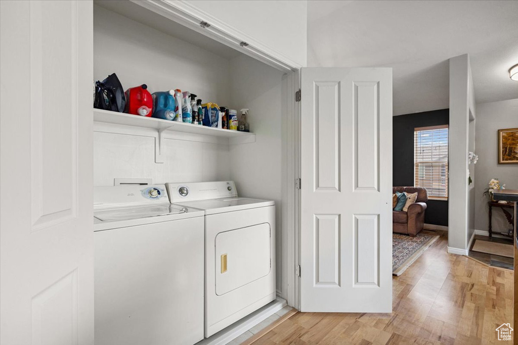 1049 W ALLINGTON DR North Salt Lake, UT 84054