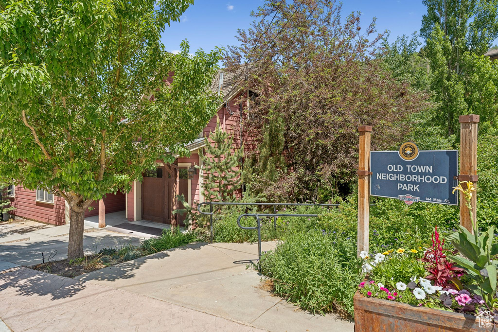 Surrounding community with concrete driveway