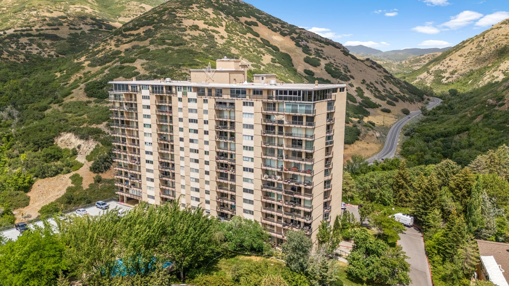 View of apartment building / complex
