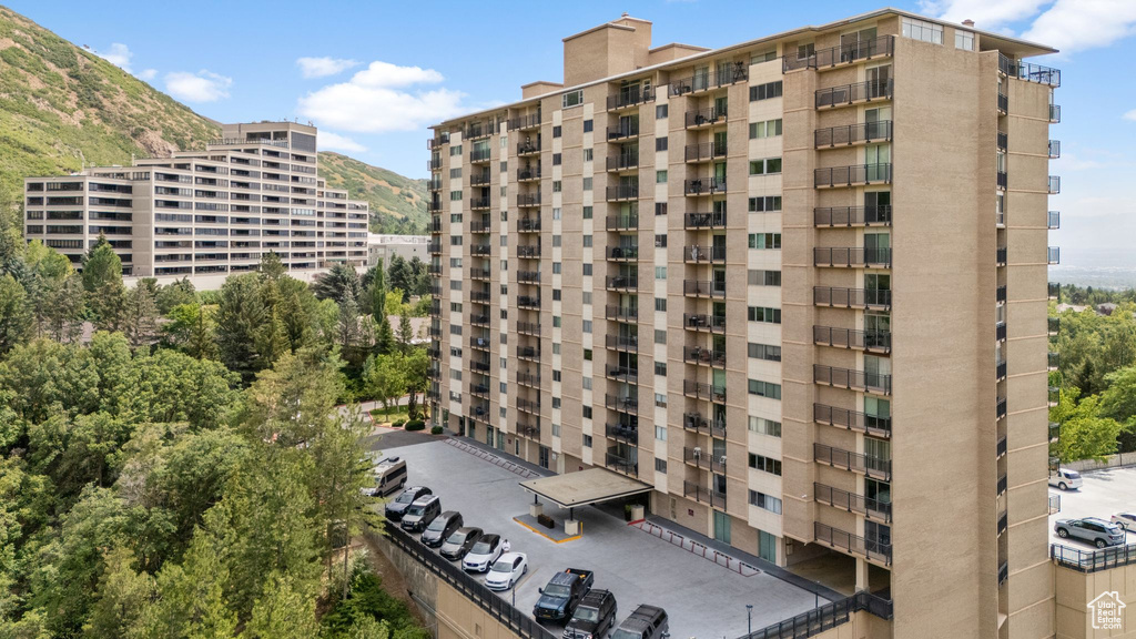 View of apartment building / complex