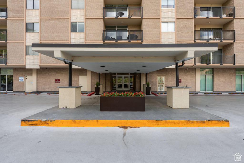View of apartment building / complex