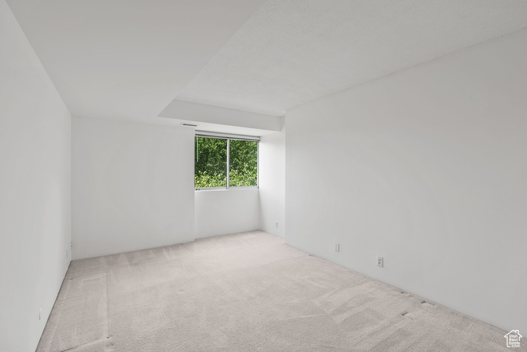 Unfurnished room with carpet flooring