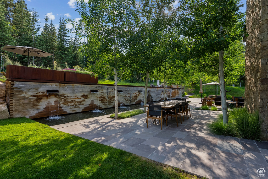 View of patio / terrace with outdoor dining area