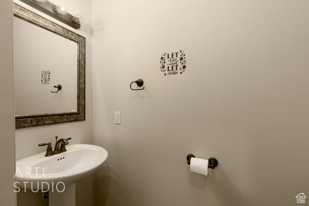 Bathroom with a sink