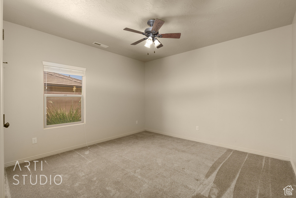 Unfurnished room featuring carpet floors and a ceiling fan