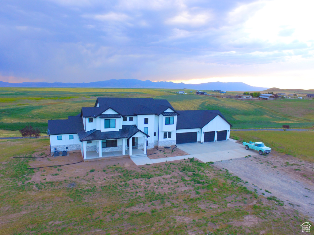 Photo 4 for MLS #2096453 at 2346 Lake Cir