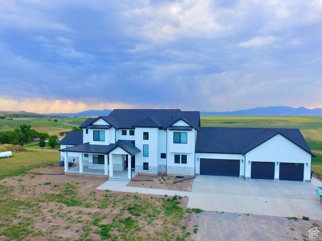 Photo 5 for MLS #2096453 at 2346 Lake Cir