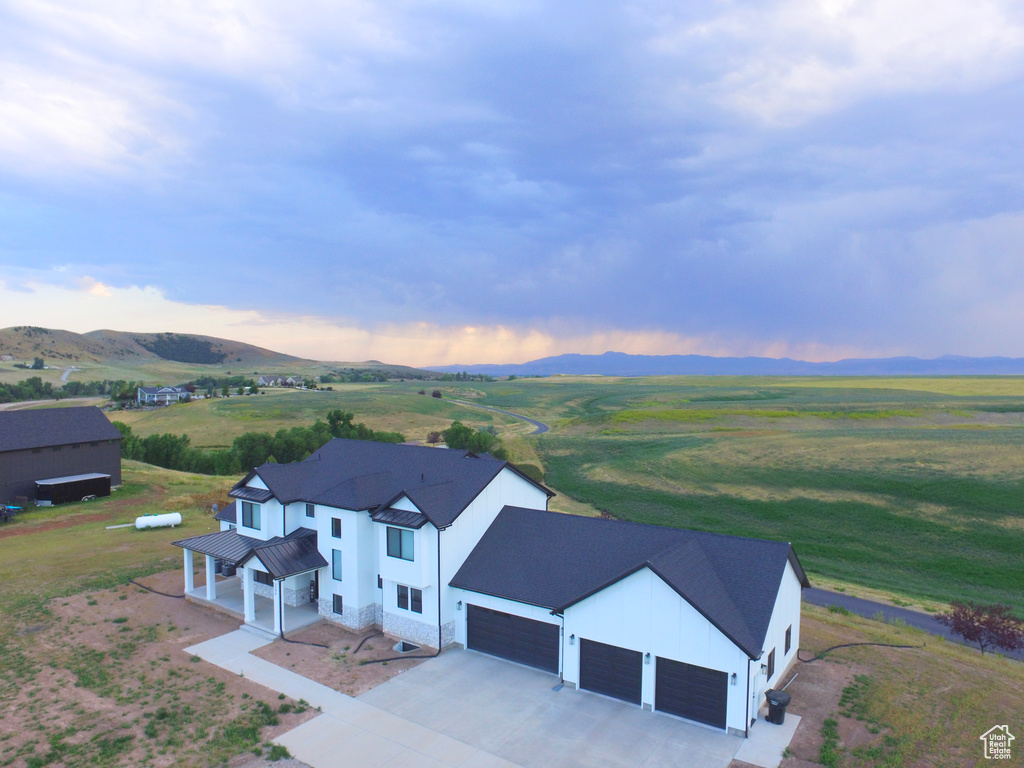 Photo 7 for MLS #2096453 at 2346 Lake Cir