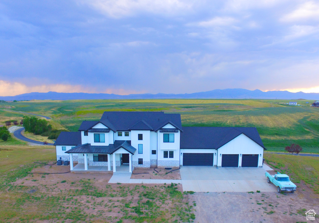 Photo 3 for MLS #2096453 at 2346 Lake Cir