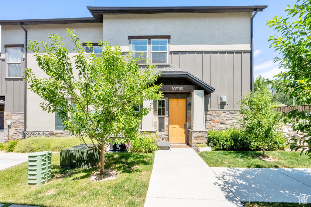 10376 S BEETDIGGER BLVD Sandy, UT 84070