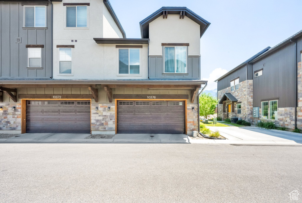 10376 S BEETDIGGER BLVD Sandy, UT 84070