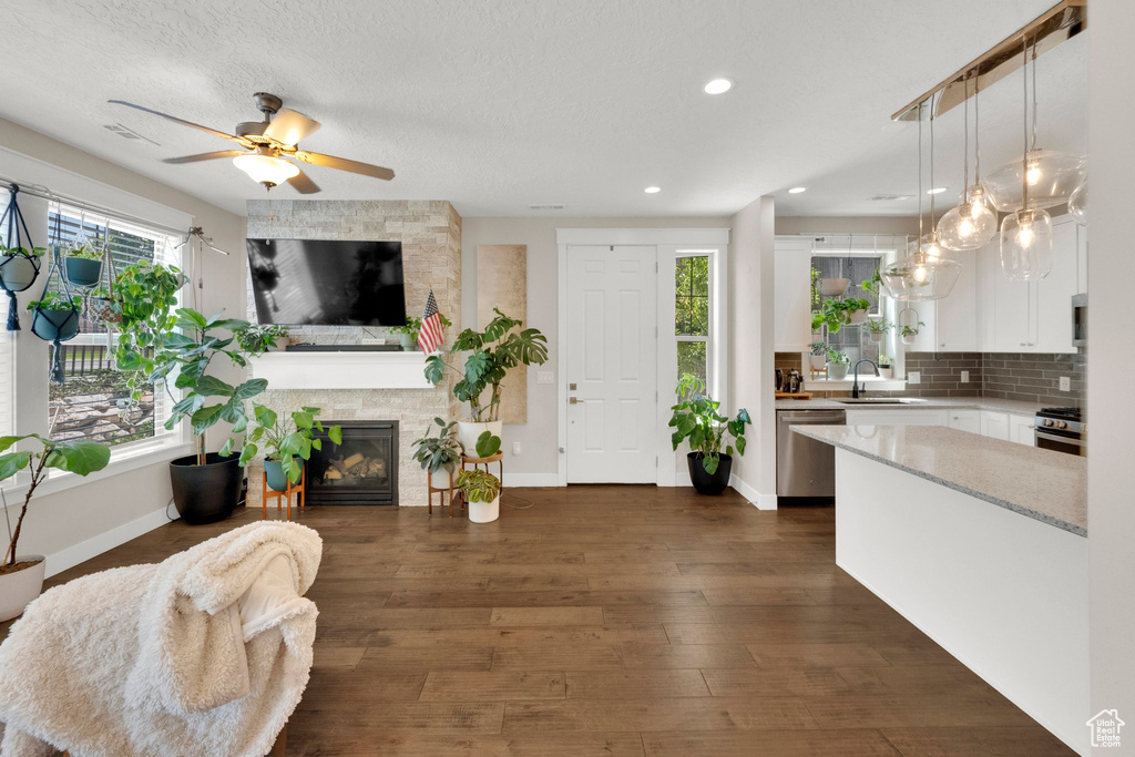10376 S BEETDIGGER BLVD Sandy, UT 84070
