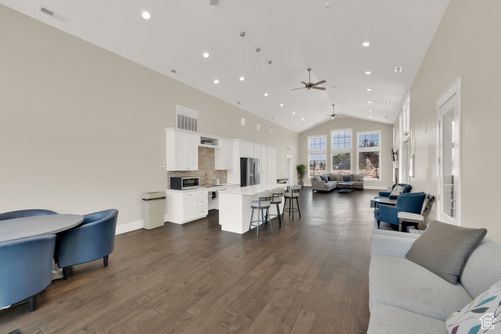 10376 S BEETDIGGER BLVD Sandy, UT 84070