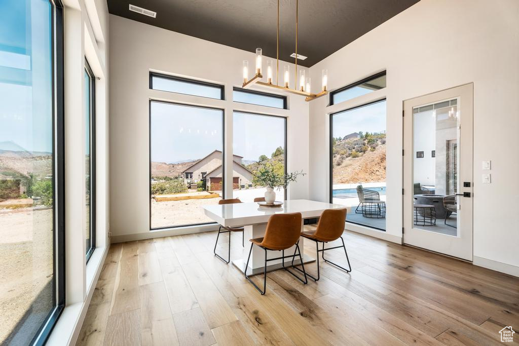 Photo 11 for MLS #2096465 at 226 W Shinarump Cir