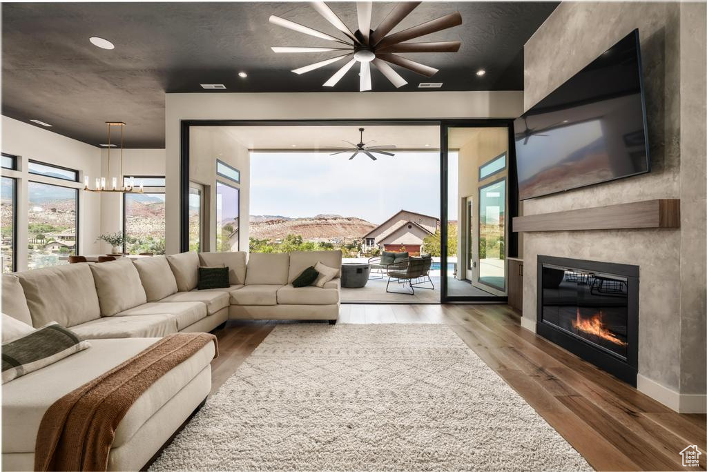 Photo 15 for MLS #2096465 at 226 W Shinarump Cir