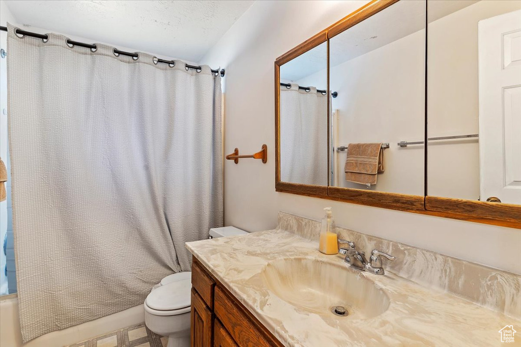 Bathroom with vanity and shower / bathtub combination with curtain