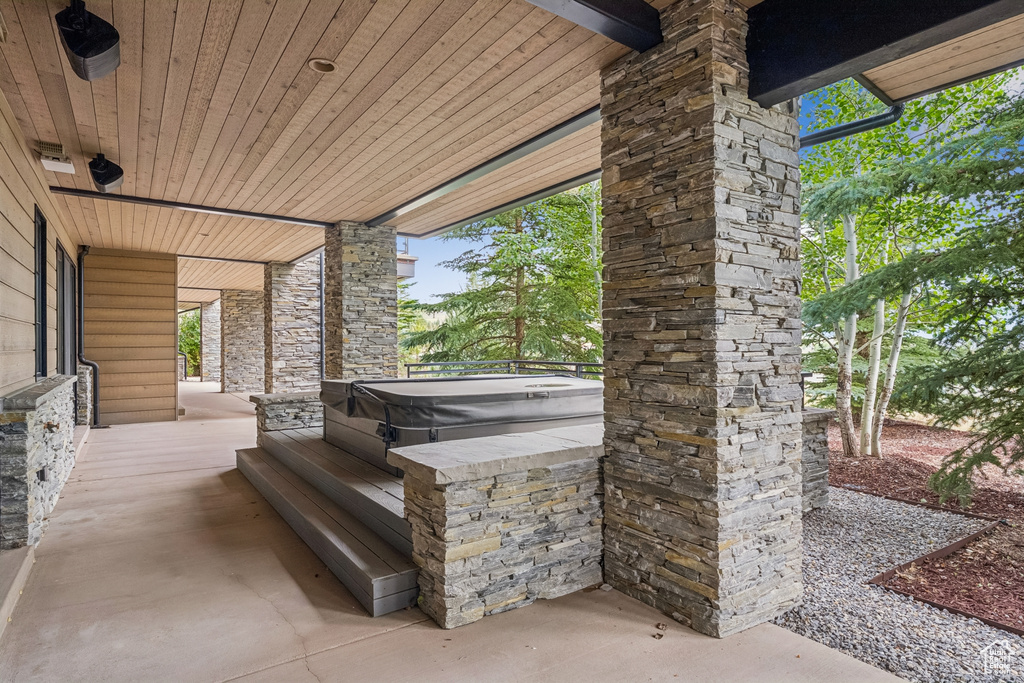 7400 N WEST HILLS TRL Park City, UT 84098