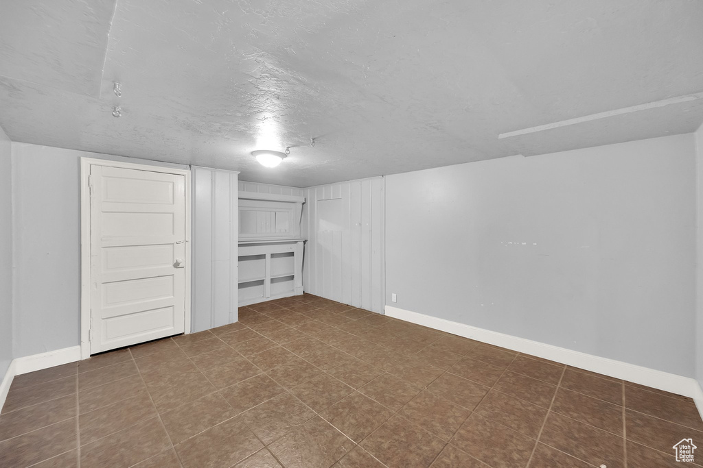 1067 W SIGNORA DR Salt Lake City, UT 84116