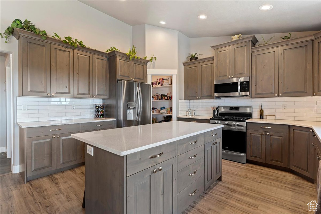 998 S STEED DR Syracuse, UT 84075