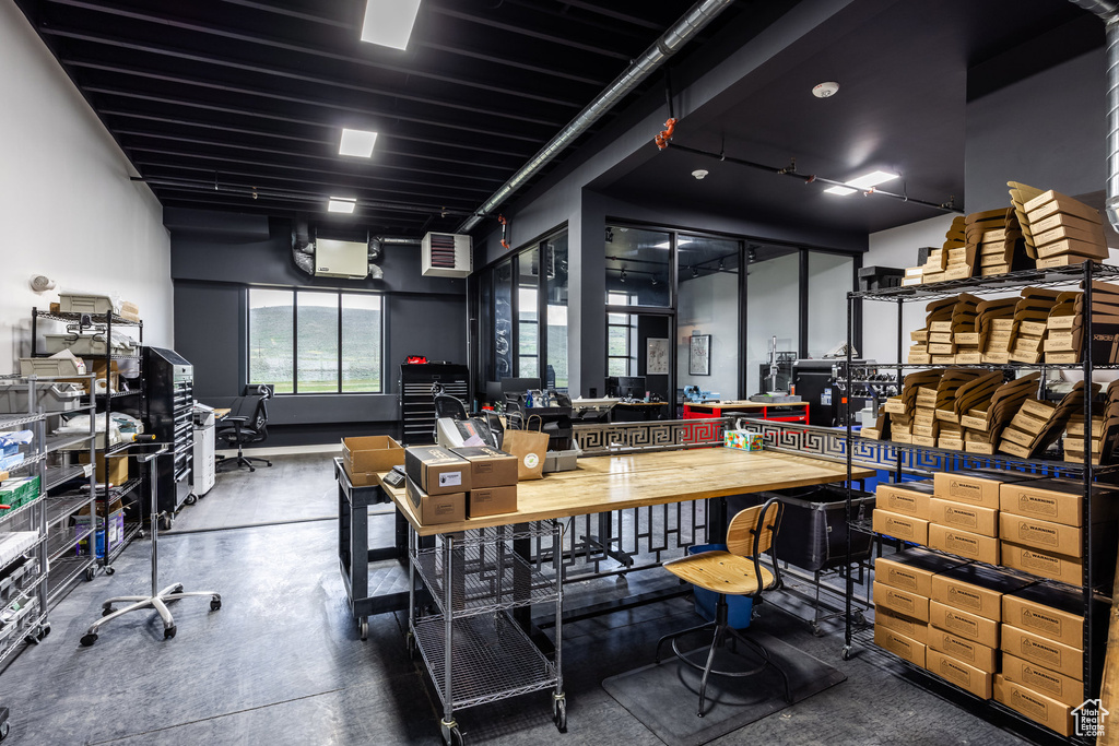 Miscellaneous room with an office area