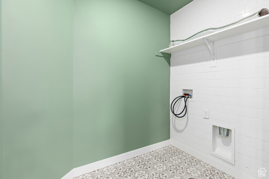 Laundry room featuring hookup for a washing machine and baseboards