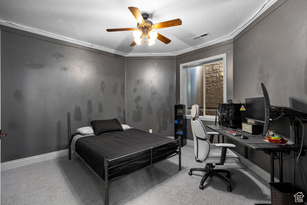 Bedroom featuring carpet flooring, an office area, crown molding, and ceiling fan