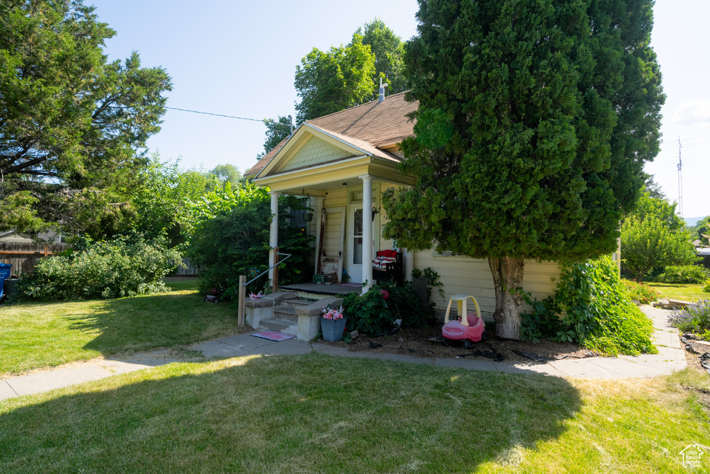 View of front of home featuring a front lawn and a garage