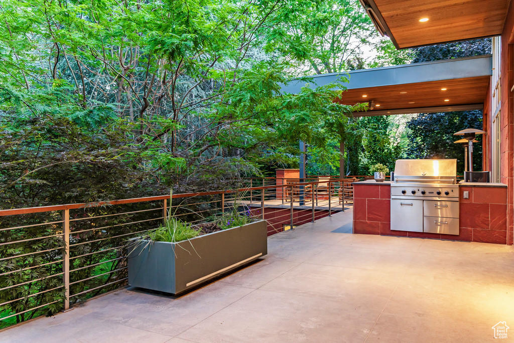 View of patio / terrace with an outdoor kitchen