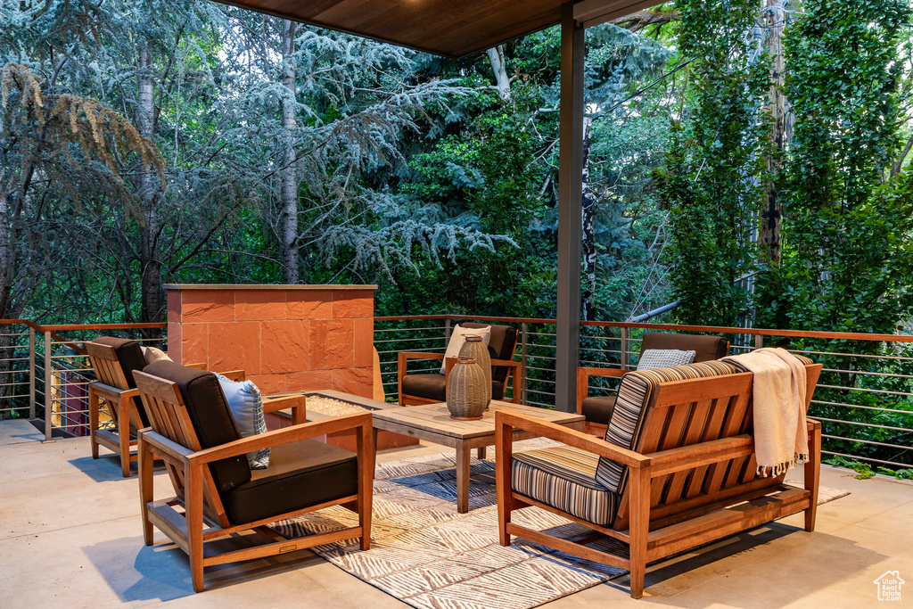 View of patio / terrace featuring outdoor lounge area