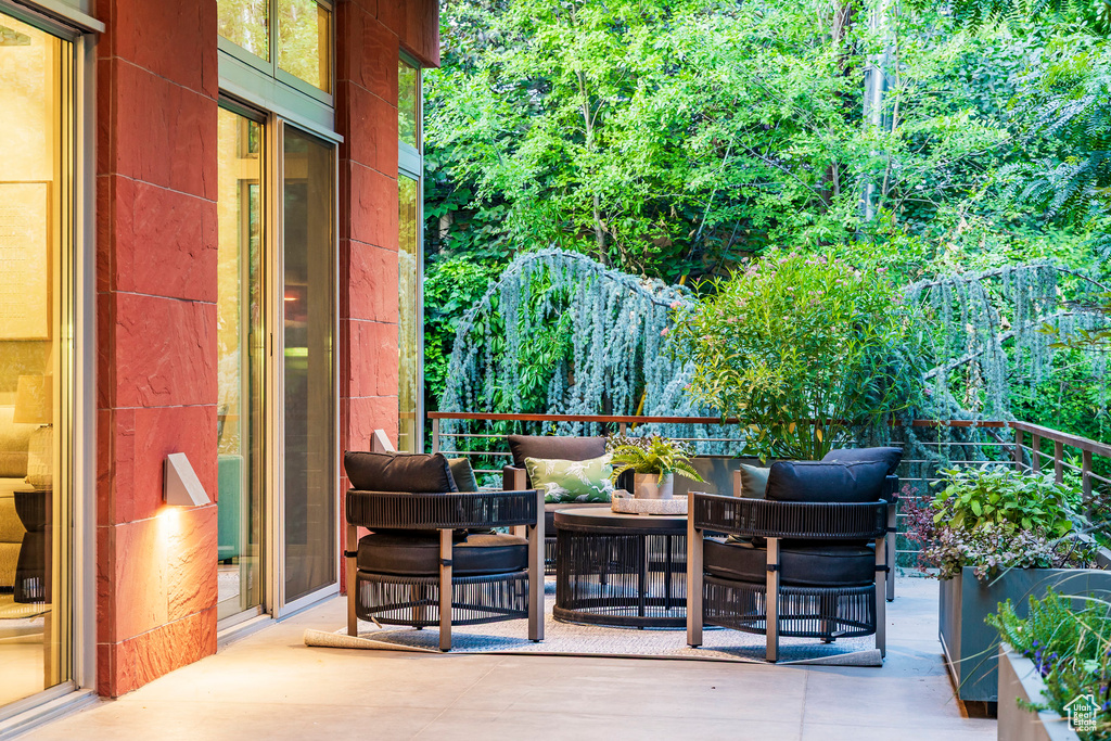 Patio / terrace with outdoor lounge area