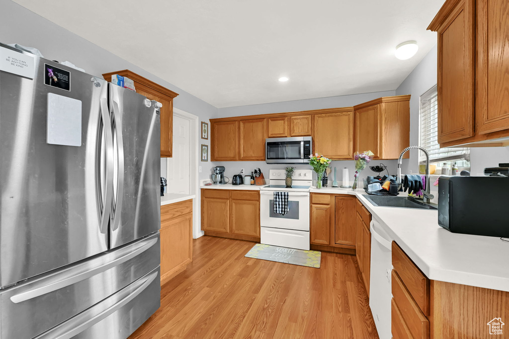 2221 W DAVENSHIRE LN Taylorsville, UT 84129
