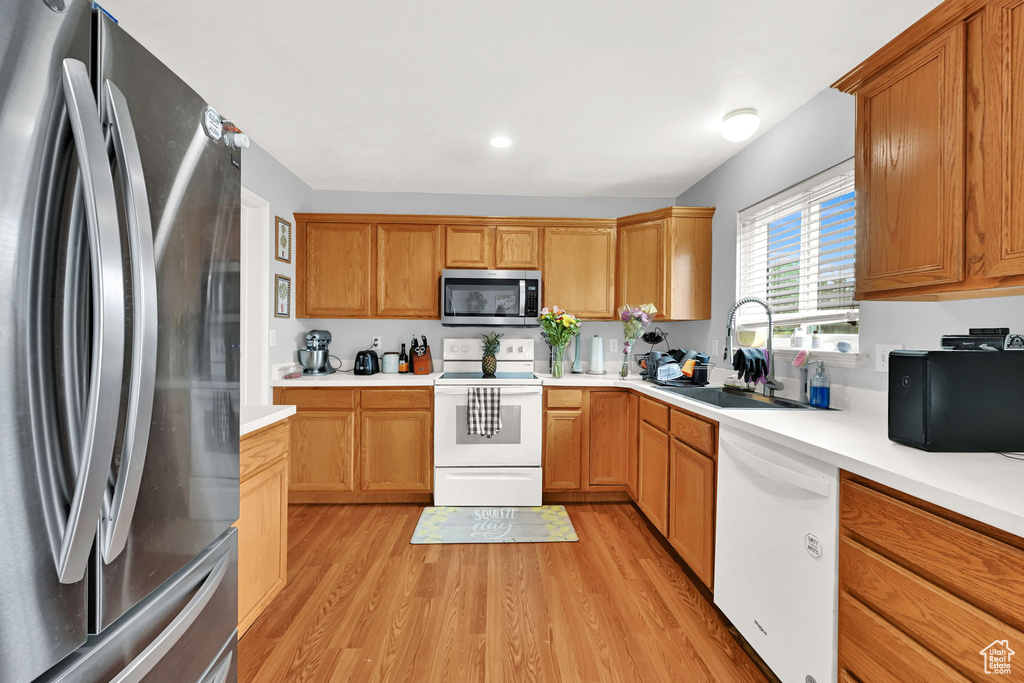 2221 W DAVENSHIRE LN Taylorsville, UT 84129