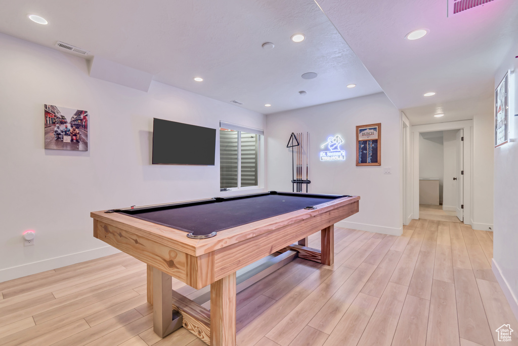 Rec room with light wood finished floors, billiards, and recessed lighting