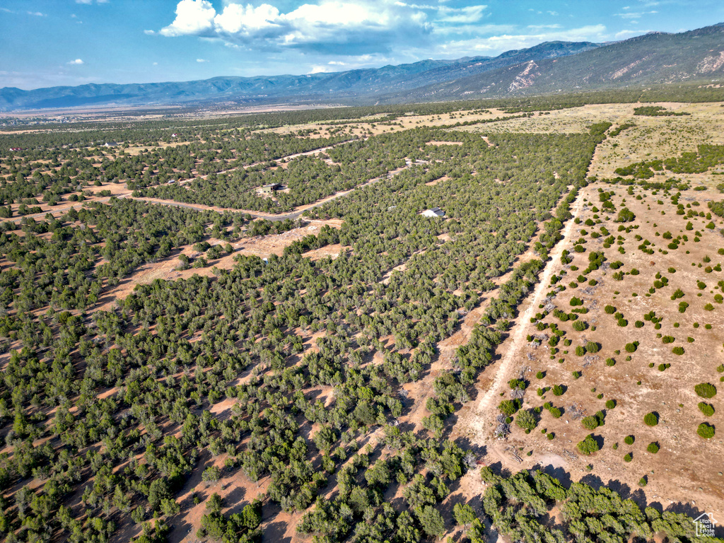 Aerial view of property\\\\\\\'s location with a mountainous background and rural landscape