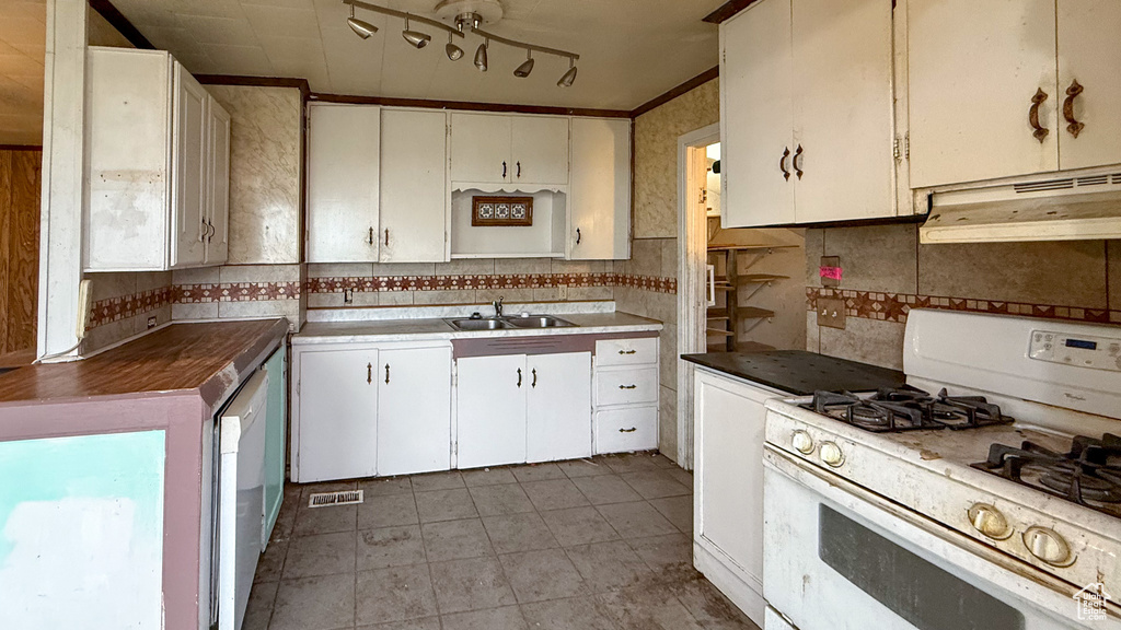 127 GRASSY DR East Carbon, UT 84520