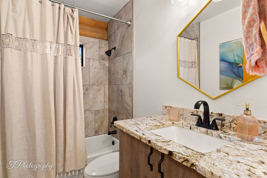 Bathroom with vanity and shower / bathtub combination with curtain