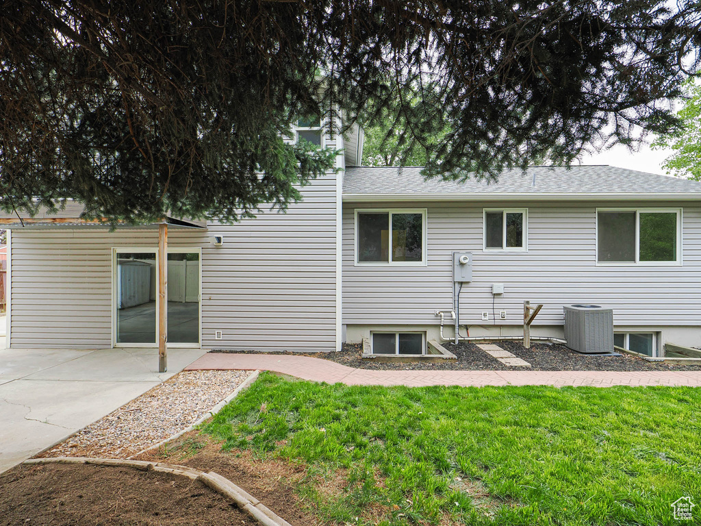 9971 S BORG DR Sandy, UT 84092