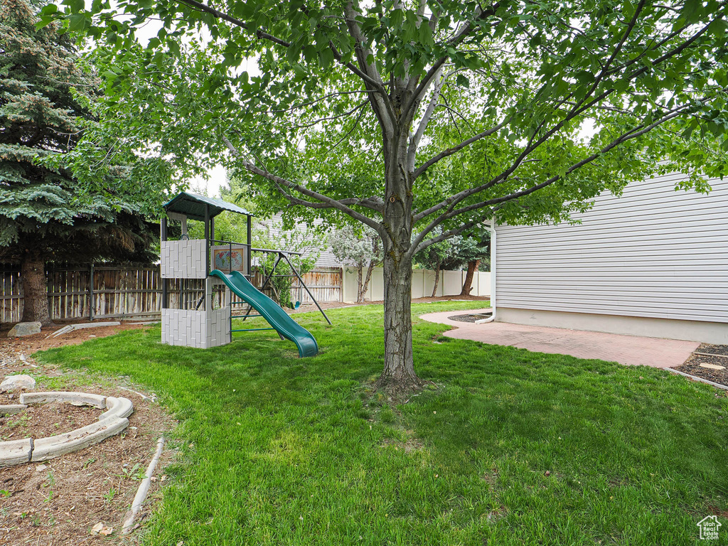 9971 S BORG DR Sandy, UT 84092