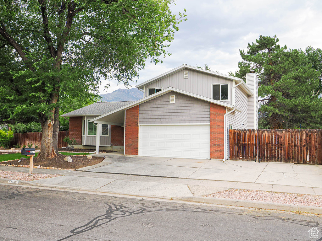 9971 S BORG DR Sandy, UT 84092