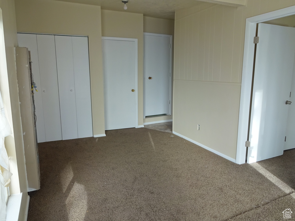 Unfurnished bedroom with carpet floors and a closet