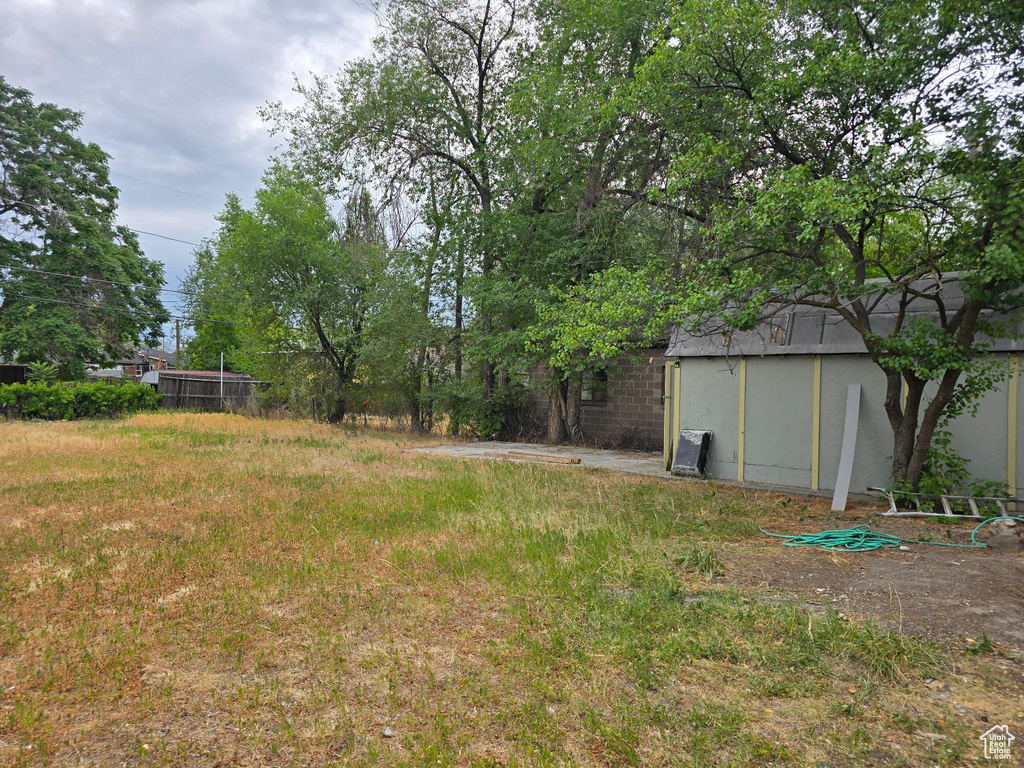 View of yard featuring a storage unit