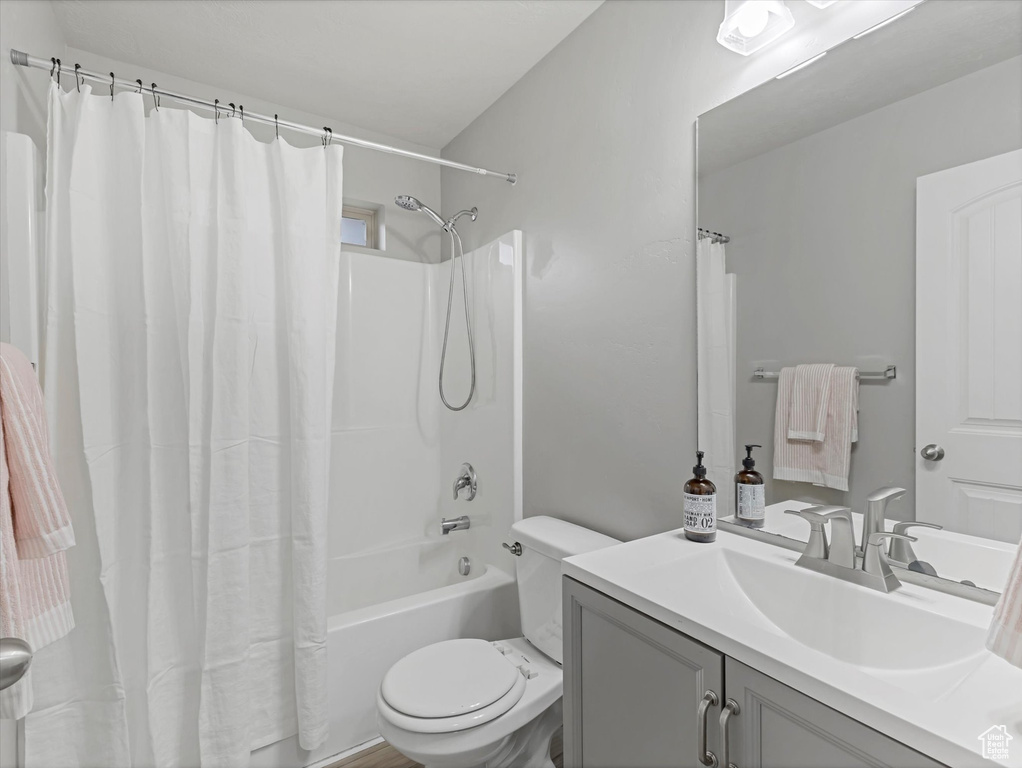 Bathroom with vanity and shower / bathtub combination with curtain