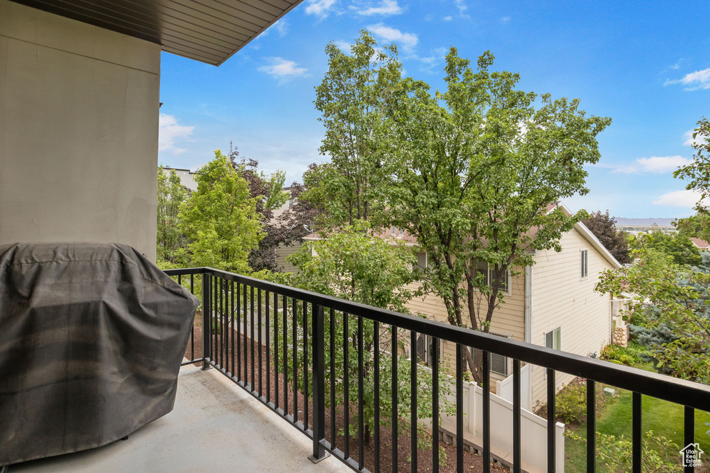 Balcony featuring grilling area