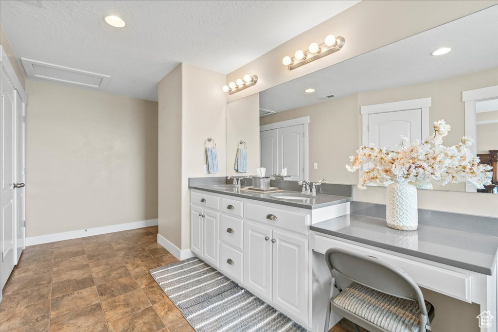 2208 E SANDHILL LN Eagle Mountain, UT 84005