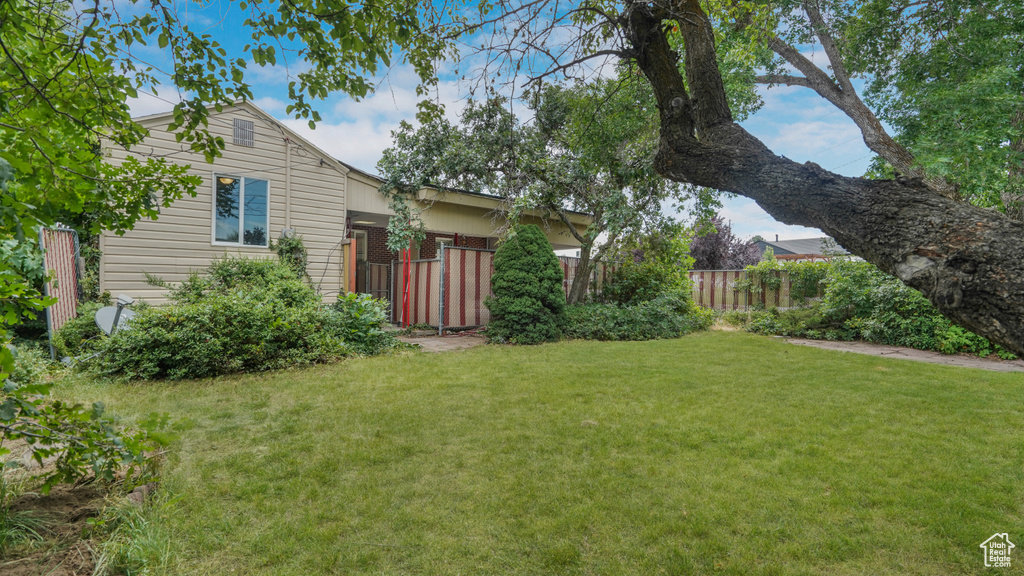 361 E MCMILLAN LN Murray, UT 84107