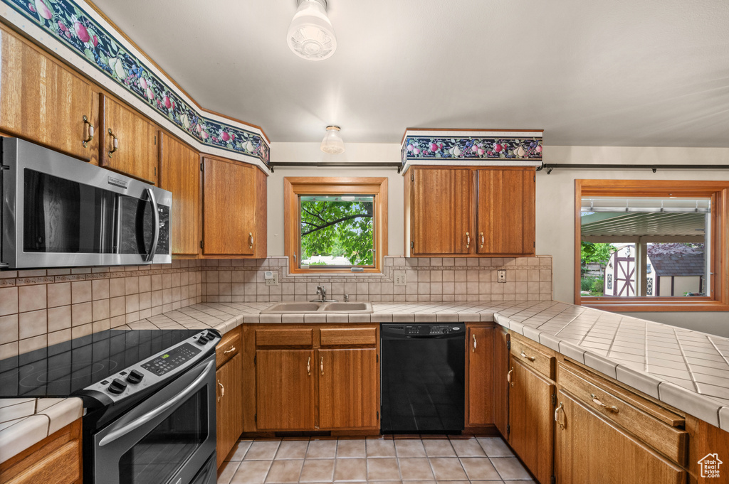 3385 W MEADOWBROOK DR West Valley City, UT 84119