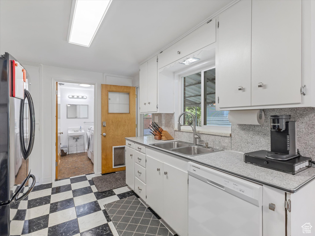 7645 W GARDENIA AVE Magna, UT 84044