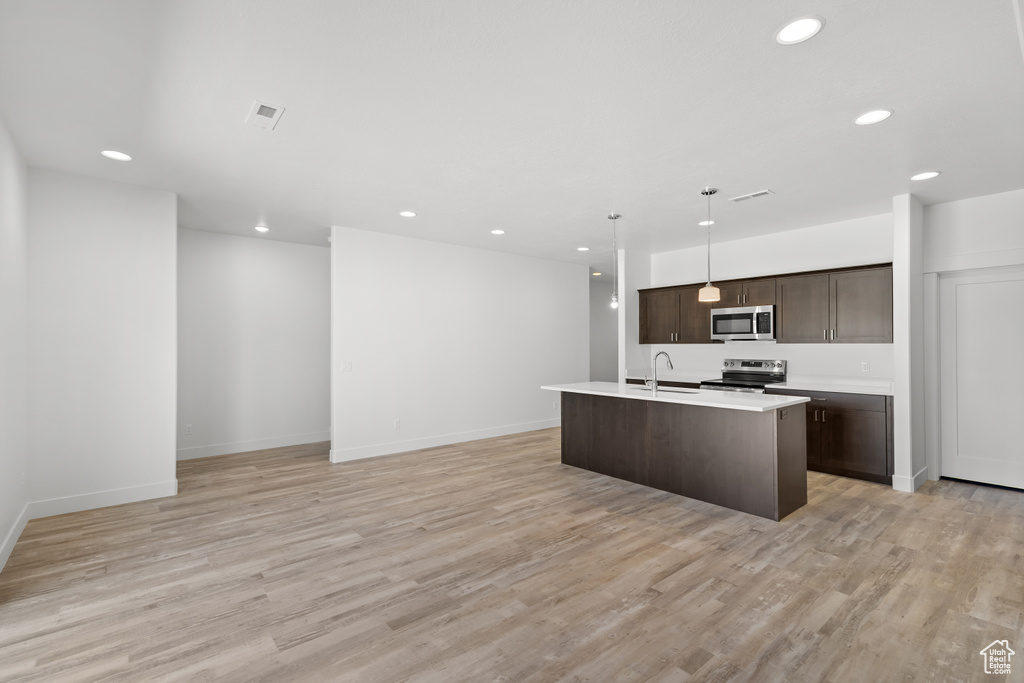 1697 W 2770 S #202 Syracuse, UT 84075