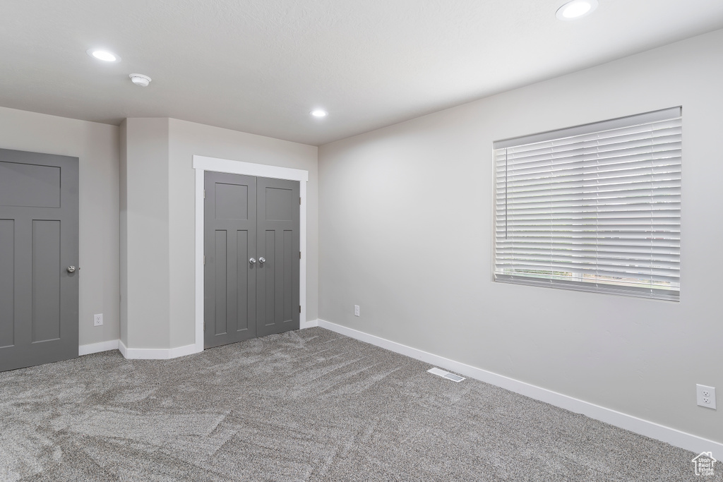 Unfurnished bedroom with carpet flooring, recessed lighting, and a closet