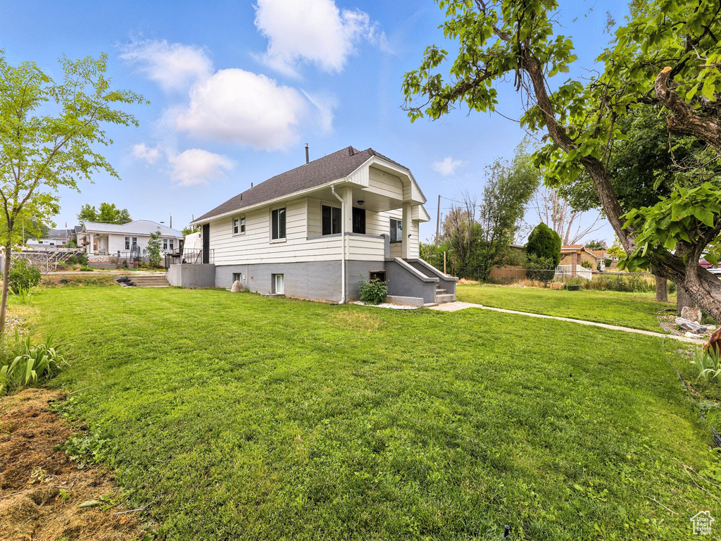 Rear view of property featuring a shingled roof